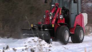 Schäffer Hoflader 2345 mit Schneeräumschild  Schnee schieben [upl. by Kosak]