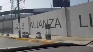 TAXISTA HACE PECULIAR BROMA AL ESTADIO DE ALIANZA LIMA  PERÚ [upl. by Ashok]