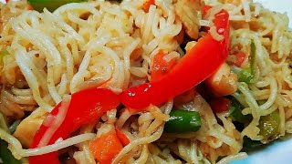 রেস্টুরেন্টের আমেজে চিকেন নুডুলস রেসিপি।Chicken noodles recipe।chicken chow mein recipe [upl. by Ahasuerus]