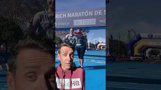 Última corredora en entrar en meta de la maratón de Sevilla con opiniones diversas [upl. by Ybba332]