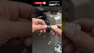 Trucker demonstrates how to use a Trailer Lock rather than a Trailer chock Theres a difference [upl. by Bohannon]