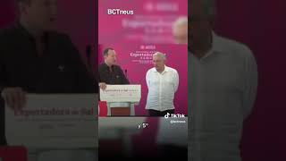 hombre interrumpe a AMLO en Mulege [upl. by Hills]