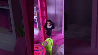 A sobrinha da wandinha vai ficar na casa das barbie barbies historiadebarbie youtubekids [upl. by Ariet]