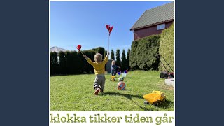 Klokka tikker tiden går [upl. by Assirod]