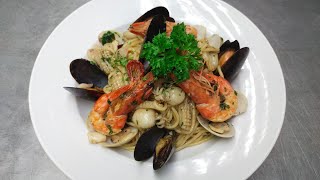 Seafood spaghetti aglio olio recipe 🍝 Yummy [upl. by Bianca608]