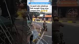 Momen busway dilempar batu nabrakmobil funnyvideo [upl. by Cooperstein]