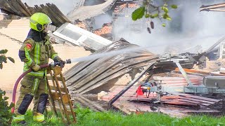 GRIP 2 Zeer grote brand verwoest bollenloods in Heemstede  Brandweer verricht Nabluswerkzaamheden [upl. by Anisamoht]