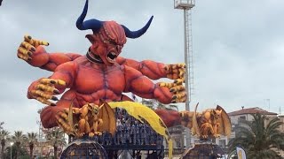 Carnevale di Viareggio 2016 prima sfilata dei carri [upl. by Reich]