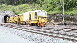 RhB Preda Erster FahrplanZug durch den Albulatunnel II Gleisbaumaschine im Einsatz 12062024 [upl. by Anzovin]