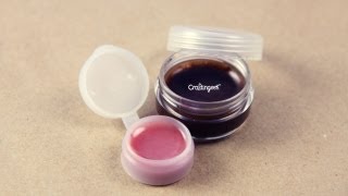 Como hacer tu propio brillo labial Facil  Lip balm Howto [upl. by Nimzzaj]