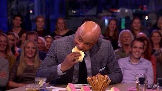 Hoe eet je het beste een tompouce  RTL LATE NIGHT [upl. by Andre791]