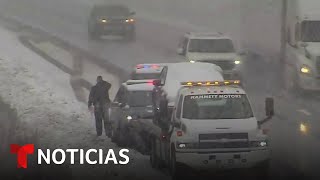 Así pasa el agresivo fenómeno de nieve por efecto lago que deja estas imágenes  Noticias Telemundo [upl. by Yug180]