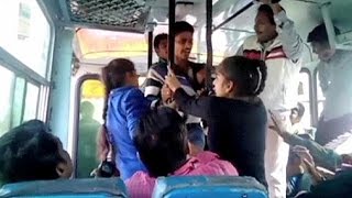 Inde  deux soeurs héroiques repoussent leurs agresseurs dans un bus [upl. by Bernette]