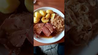 Kassler mit Sauerkraut und Kartoffeln [upl. by Selrahc]