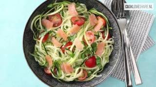 Pasta van courgette met zalm  CookLoveShare [upl. by Beaner]