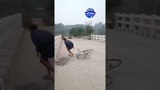 cycle stunt fail 😭 how to wheelie on the Non gear cycles crash bicycle [upl. by Ahseiyk]