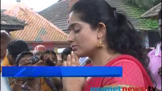 Kavya offers deity in Chottanikkara temple [upl. by Damian]