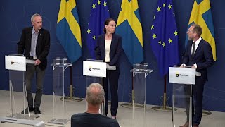 Pressträff med socialministern och Folkhälsomyndigheten [upl. by Ddet831]