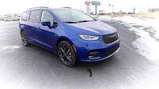 Luxurious and Practical Best Minivan Close 2021 Chrysler Pacifica Limited AWD 36L Review [upl. by Ettennan]