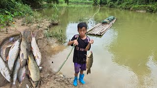 Village fishing Daily life of an orphan boy khai fishing in streams for sale fishing techniques [upl. by Lateh]