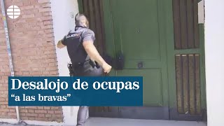 Desalojada a las bravas una vivienda ocupada varias horas antes [upl. by Ttesil670]