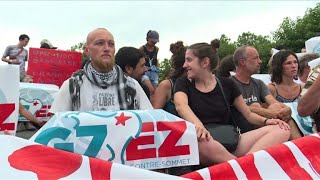 AntiG7  marche symbolique jusquà la quotzone rougequot de Biarritz  AFP News [upl. by Amalle]