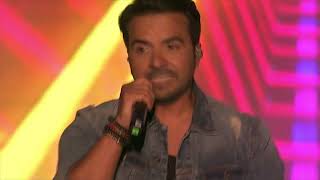 LUIS FONSI quotLA MALETAquot LIVE [upl. by Aileek502]