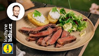 Rib eye steak s pečenými brambory v alobalu zak smetanou a list salátem  M Ihnačák [upl. by Nylhtac]