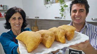 Panzerotti pugliesi con pomodoro e mozzarella  Ricetta [upl. by Eicnarf715]