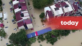 More than 21000 people displaced by floods in Malaysia [upl. by Dihgirb]