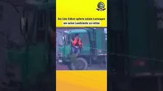 Der LkwFahrer opferte seinen Lastwagen um seine Landsleute zu retten [upl. by Nadirehs]