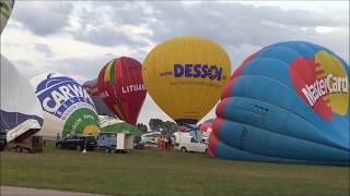 MONDIAL AIR BALLONS 2017 CHAMBLEY  1er envol  PhotoReportage 57 [upl. by Lucretia300]