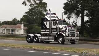 Stunning Kenworth SAR cruises through in style in Tooradin [upl. by Ybur]