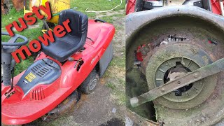 RUSTY RIDE ON LAWNMOWER CASTELGARDEN XE70 MOWER XE 70 [upl. by Llehcear878]