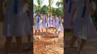 අදුරන්න පුලුවන්ද කව්ද මේ කියලා 🥰💃 Traditional Sri Lankan School Girls Dance Performance  dance [upl. by Ayerhs]