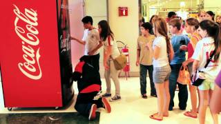 CocaCola  Máquina da Felicidade em Porto Alegre [upl. by Gwenni]