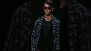 Défilé GIORGIO ARMANI Homme AutomneHiver 20242025  Milan Fashion Week [upl. by Torry]