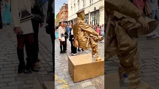 When the ladies are looking for answers livingstatue performer invisibleseat streetartist [upl. by Dahsar]