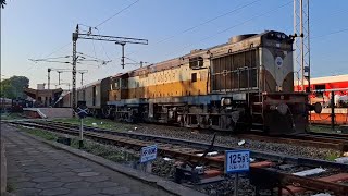 2 IN 1 SHUNTING TRAINS TOWARS VSKP COACH DEPO YARD AP EXPRESS  DURG EXPRESS [upl. by Prebo]