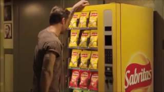 Nuevo Comercial Papas Sabritas con Adam Levin Maroon5Vending Machine by Mago Ferway [upl. by Janene294]