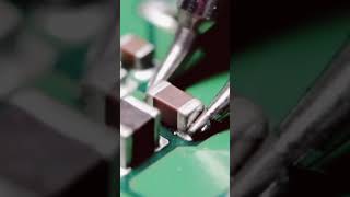 SMD resistor desoldering method shorts [upl. by Vez]