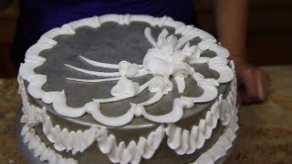 How to use a Rose Tip With Butter CreamCake Decorating [upl. by Amble]