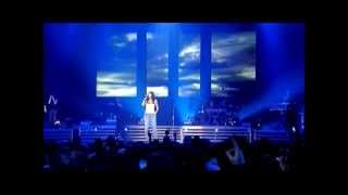 Laura Pausini  Tra Te e Il Mare Live in Paris 05 [upl. by Ydak741]