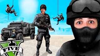 FRANKLIN se UNE al SWAT en GTA 5 👮🚨 Mods [upl. by Ettevi]