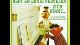 Bert amp Ernie en de Alfabetmars Dutch Sesame Street [upl. by Elleiad]