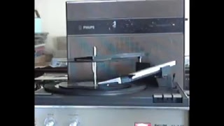 Spinning My PHILIPS 047 record Player in stereo Mode [upl. by Hcib]