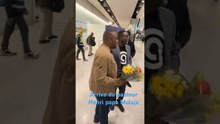 Arrive du pasteur Henri papa Mulaja en London [upl. by Nevarc]