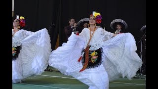 Ballet Mexicanisimo FESTIDKlé Ferté Milon La Bamba by Pierre Lenoble report [upl. by Ehcar]