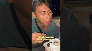 Makan kue pakai jurus makan nasi Padang makankue makan bercanda [upl. by Nierman965]