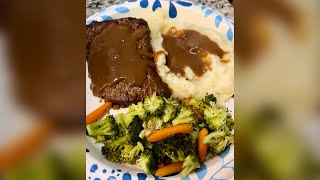 VLOGTOBER Day 28  BEST Cubed Steak amp Gravy Recipe EVER [upl. by Nazarius]